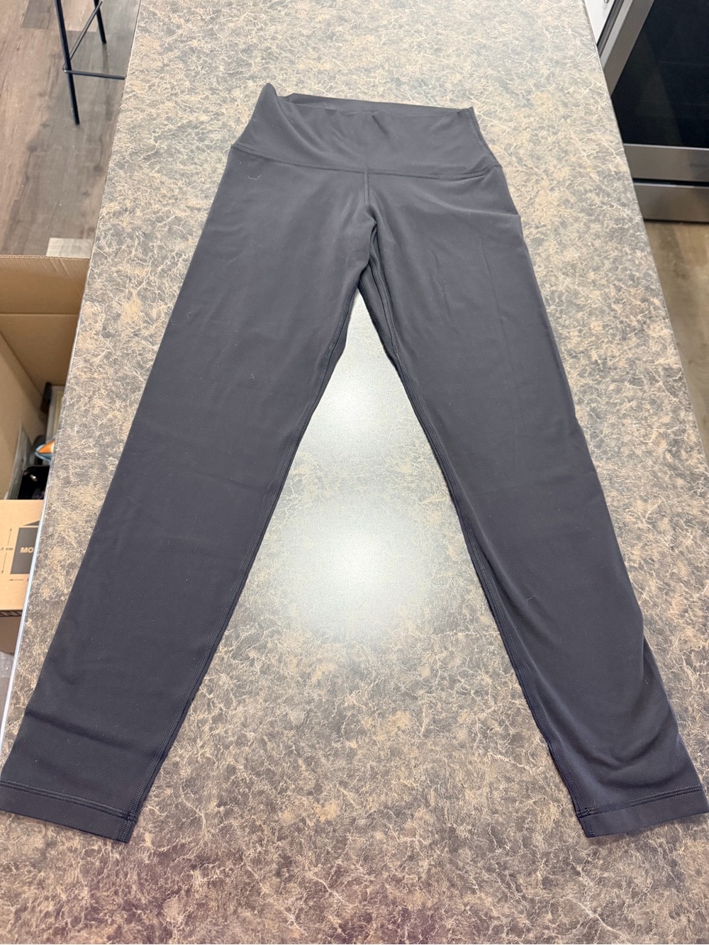 Aritzia Golden Butter Cheeky Hi-Rise Legging - Black, Size 8